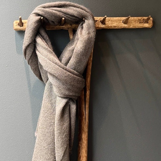 Smalka adījuma šalles KIDMOHĒRA ar atvērtiem galiem