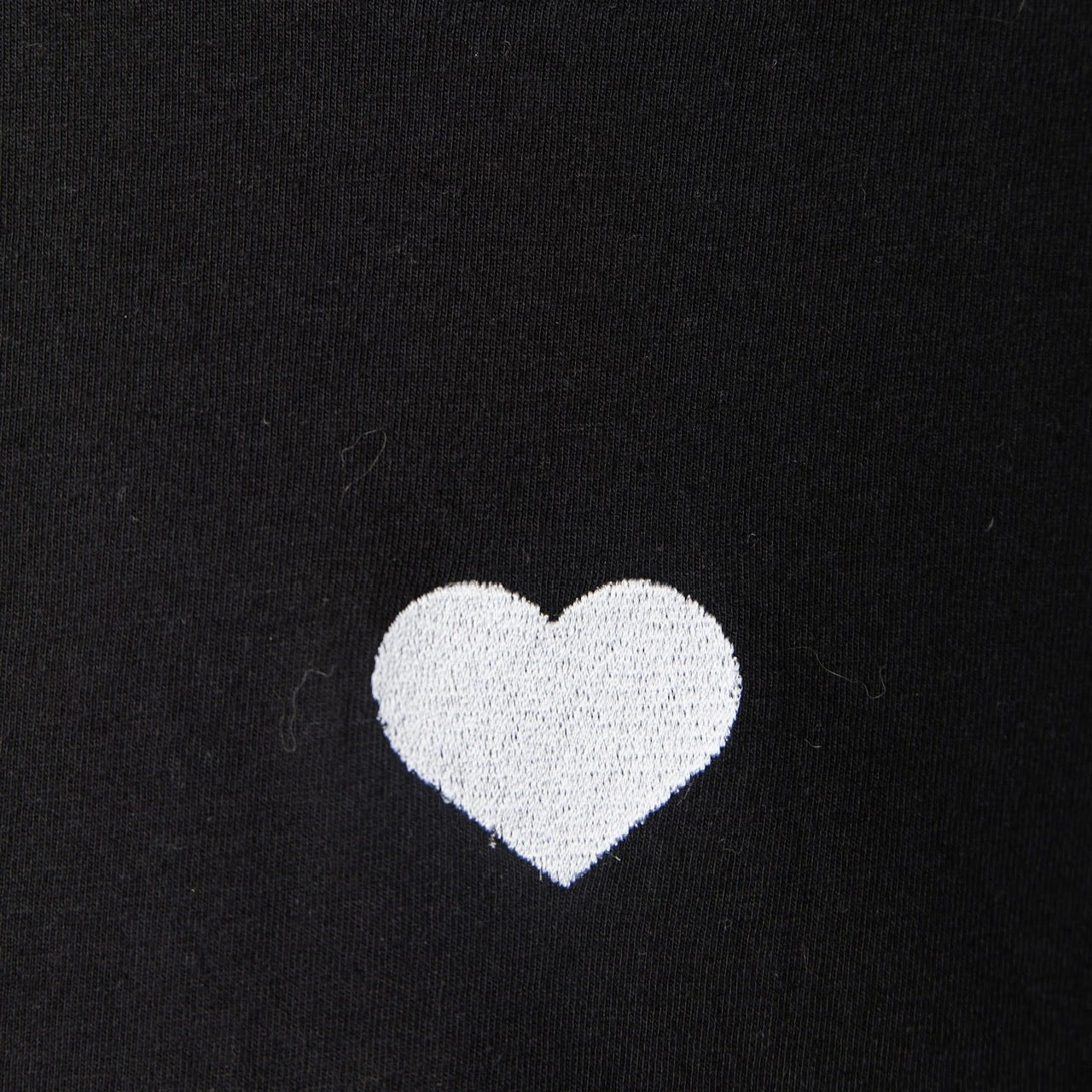 Izšūts T-krekls SIRSNIŅA