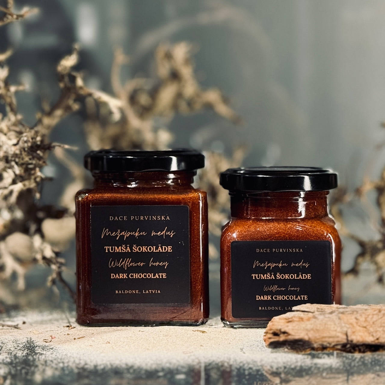 Mežapuķu putots mnedus TUMŠĀ ŠOKOLĀDE