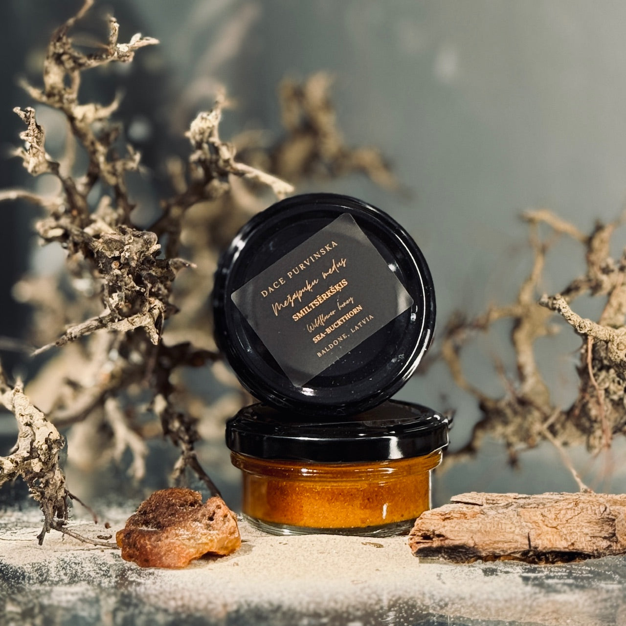 Mežapuķu putots medus SMILTSĒRKŠĶIS