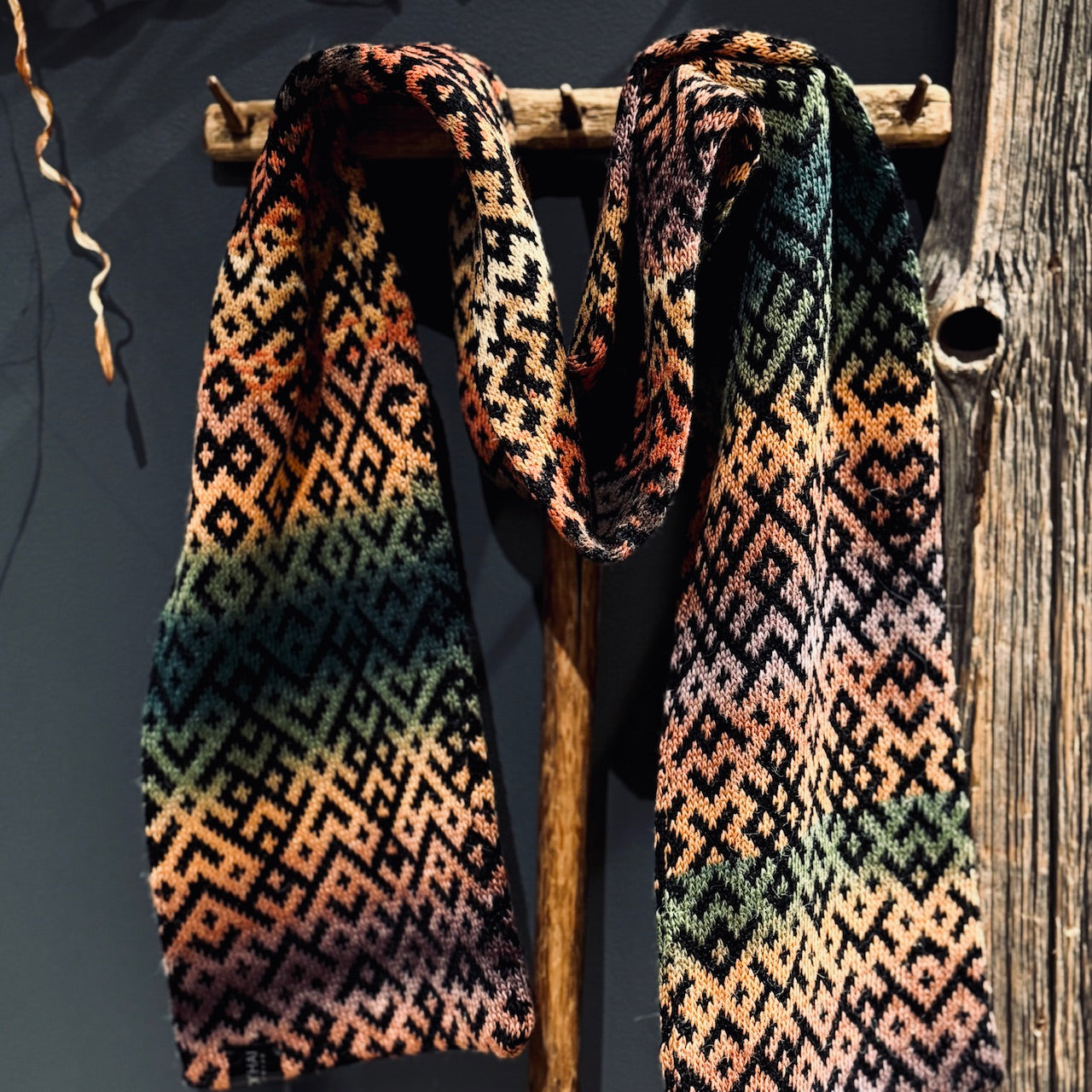 Adītas šalles RAKSTU RAKSTOS ar atvērtiem galiem