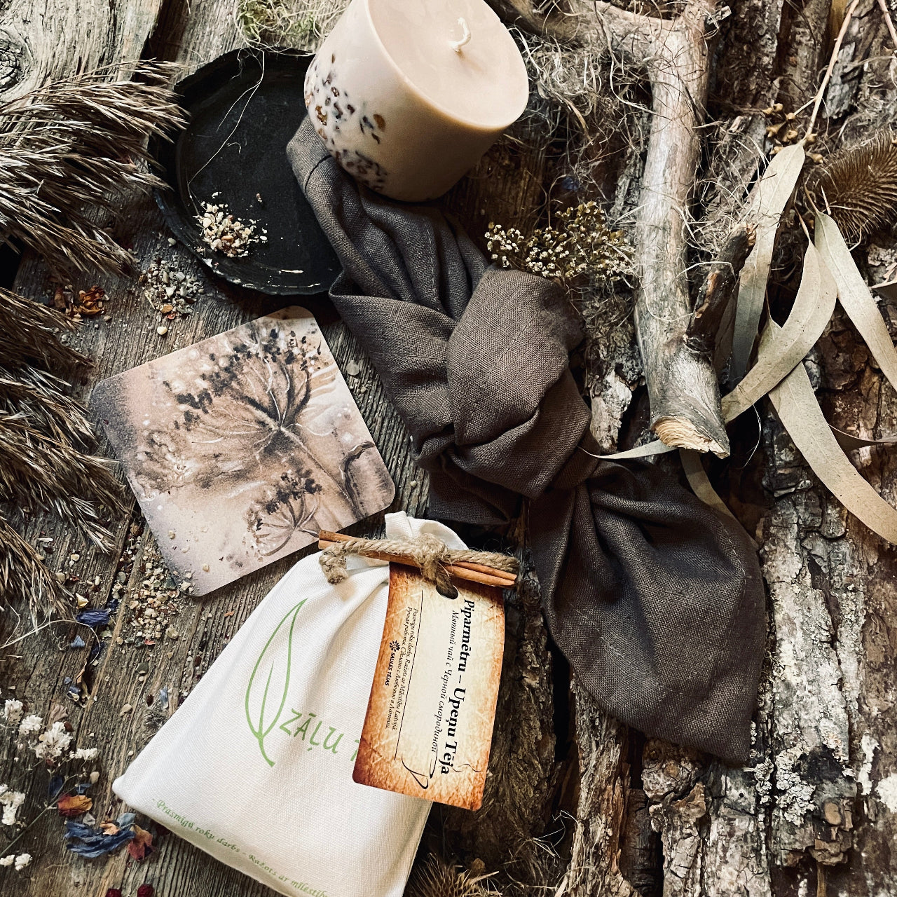 Krūzes un glāzes paliktnis DABA