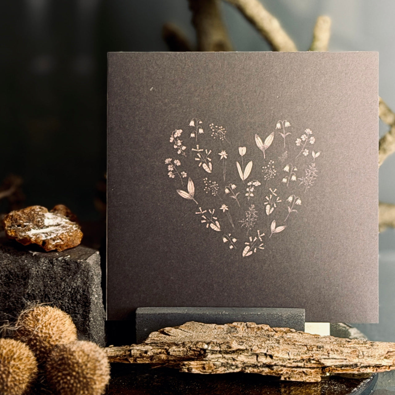 Apsveikuma kartītes ZIEDOŠĀ MĪLESTĪBA