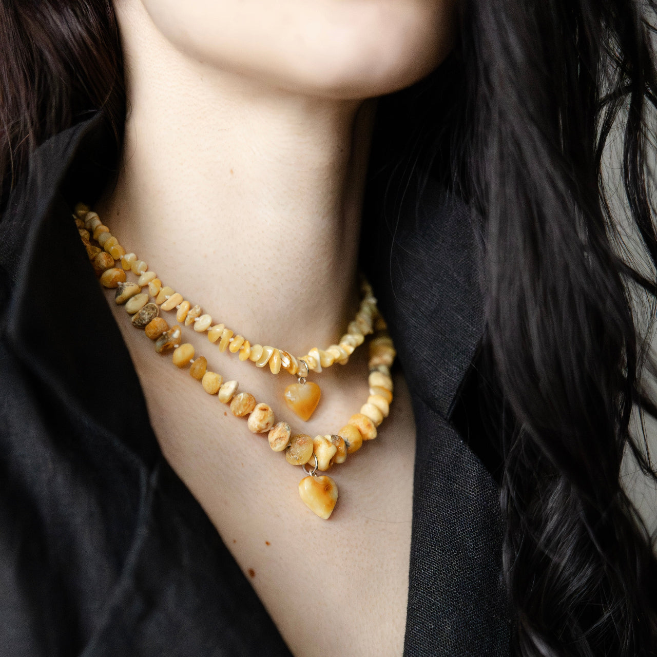 Dzintara kaklarota LIEPZIEDA DZINTARA SIRDS