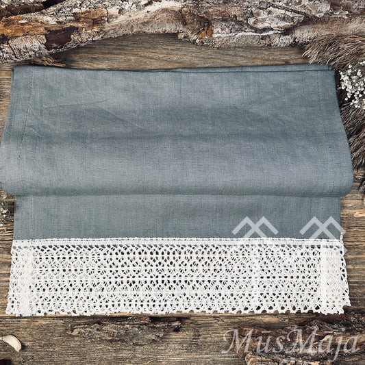 Lina galda celiņš "SUDRABEGLE" ar šūnas mežģīni