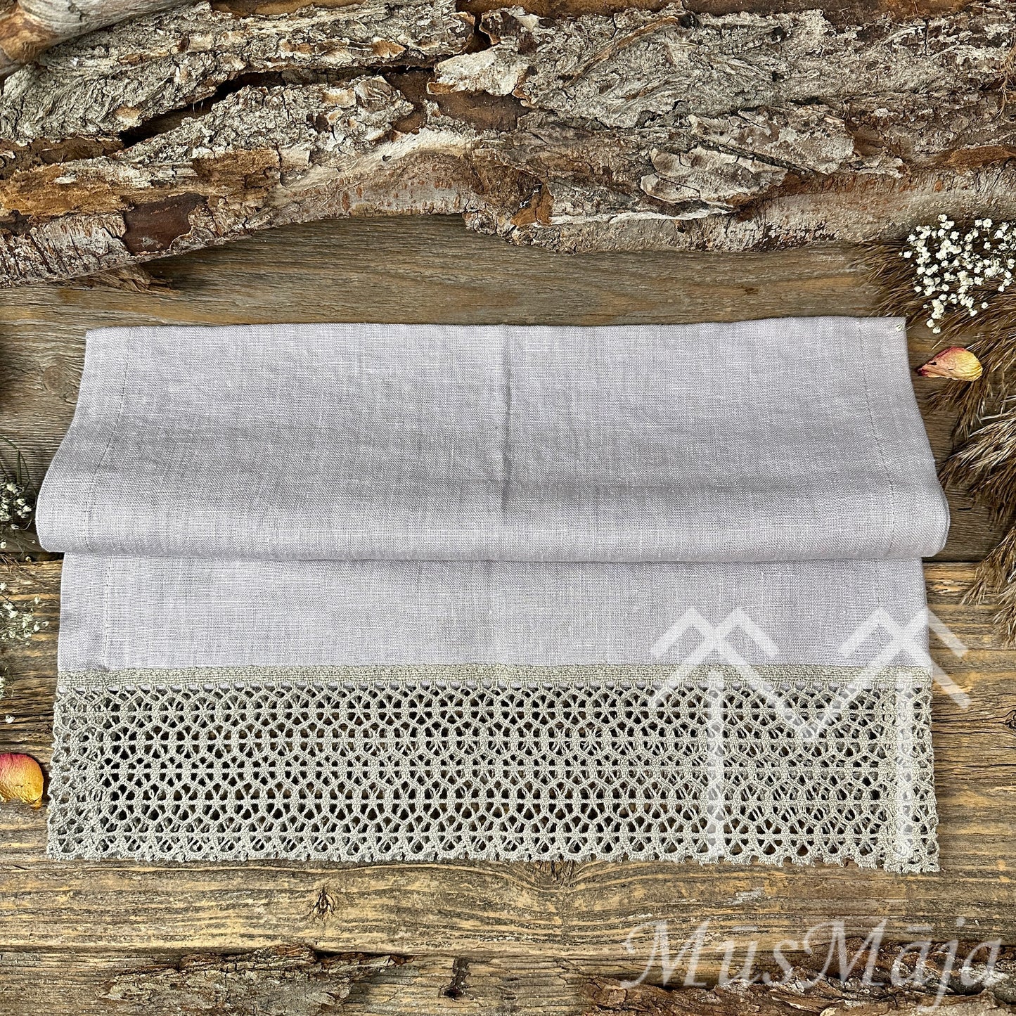 Lina galda celiņš "MELLEŅU PIENS" ar šūnas mežģīni