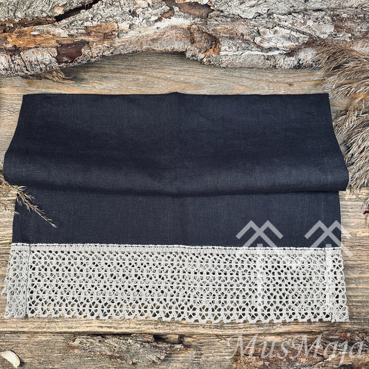 Lina galda celiņš "TUMŠAIS BAKLAŽĀNS" ar šūnas mežģīni