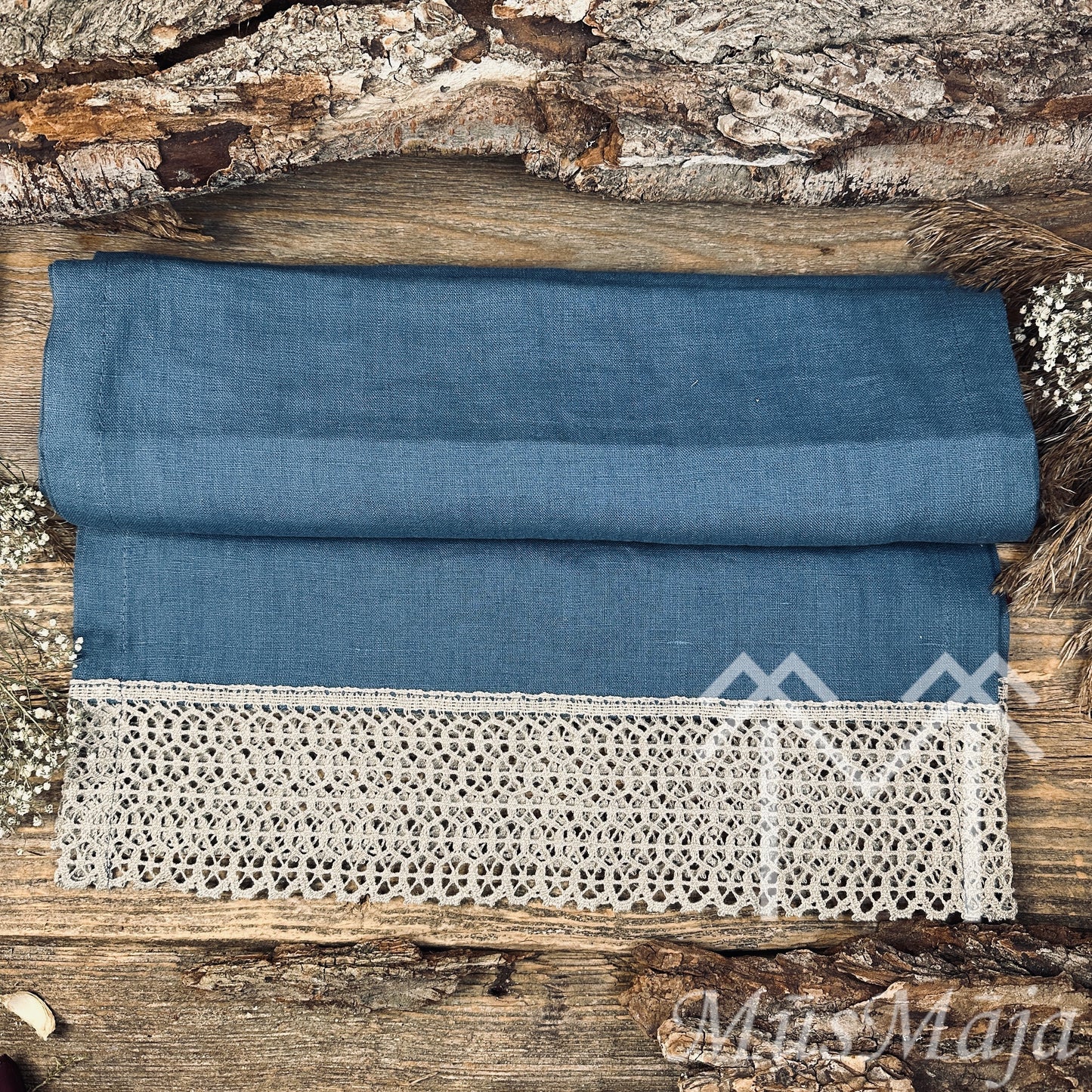 Lina galda celiņš "ZILĀ PASAKA" ar šūnas mežģīni