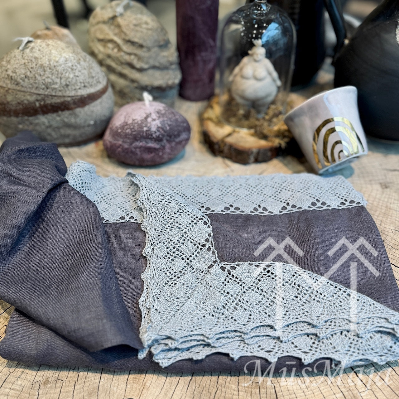 Lina galdauts "BAKLAŽĀNS" ar retro mežģīni