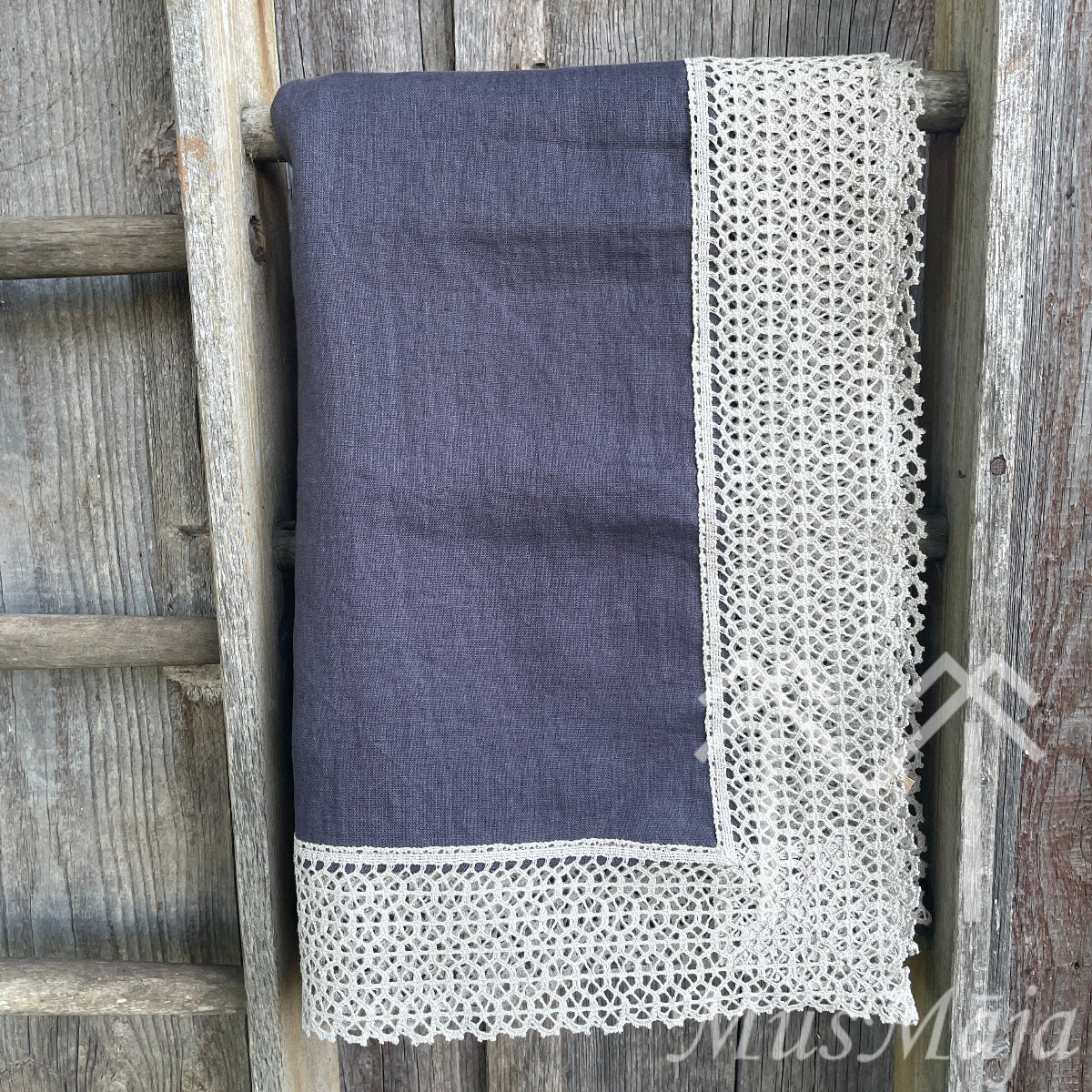 Lina galdauts "BAKLAŽĀNS" ar šūnas mežģīni