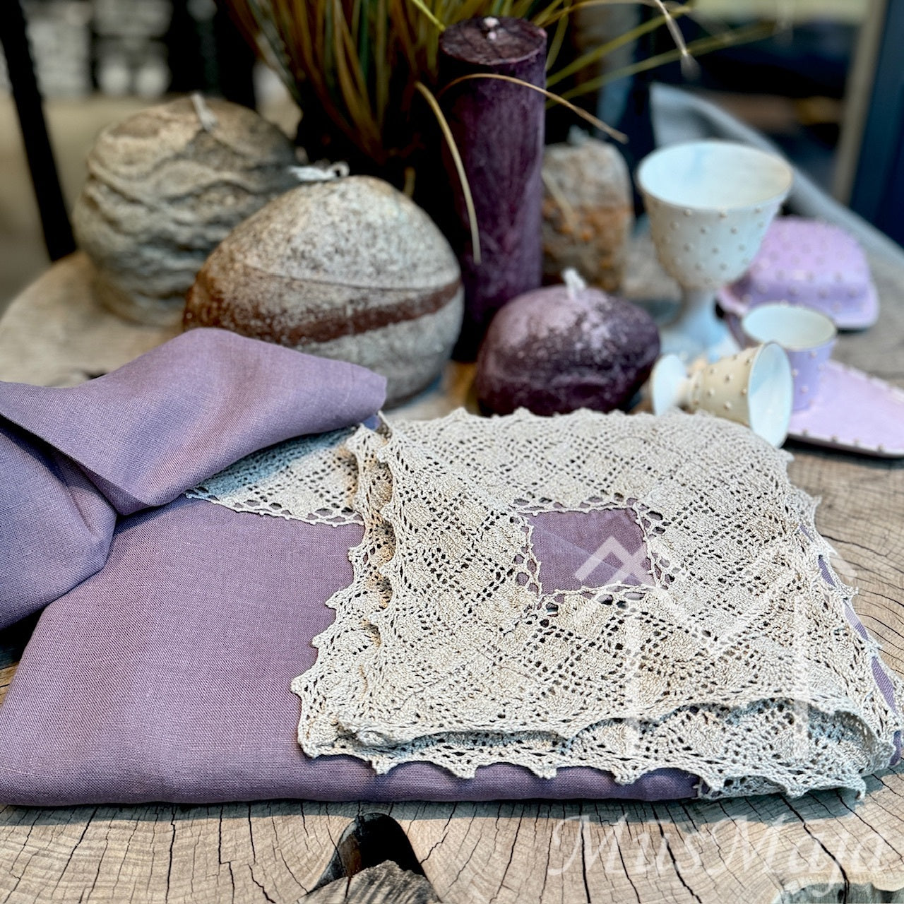 Lina galdauts "CERIŅI" ar retro mežģīni