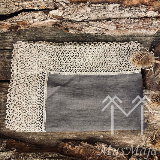 Lina galdauts "PELNU MĀJA" ar šūnas mežģīni