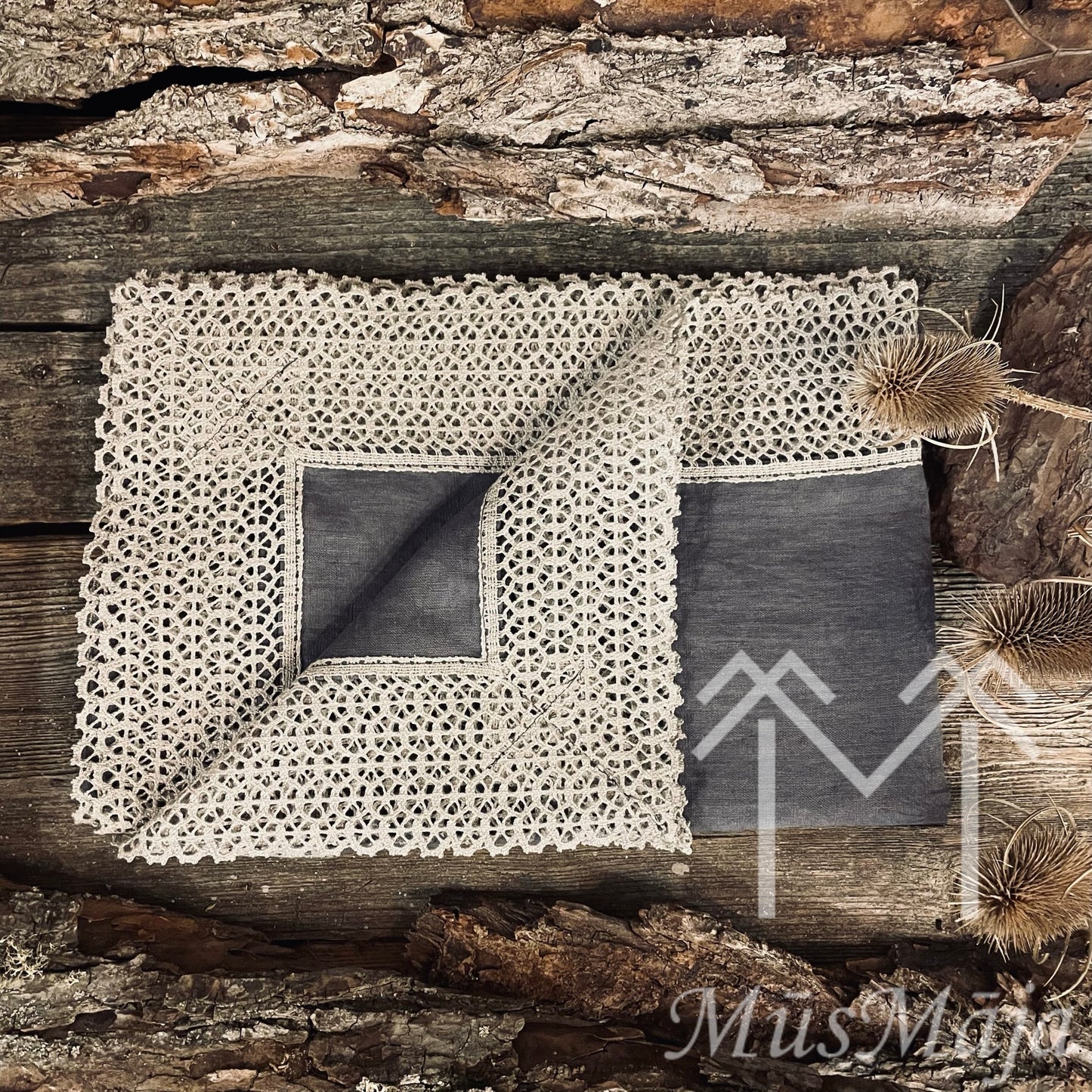 Lina galdauts "PELNU MĀJA" ar šūnas mežģīni