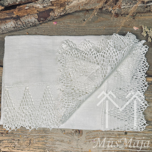 Lina galdauts "PIENEŅPŪKA" ar retro mežģīni