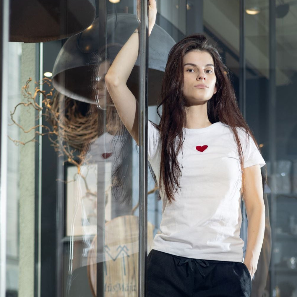 Izšūts T-krekls SIRSNIŅA