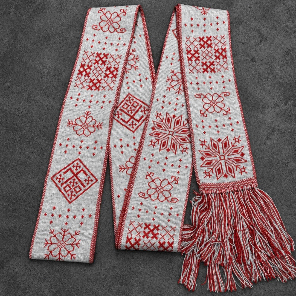 Adīta, stilizēti tautiska vilnas josta
