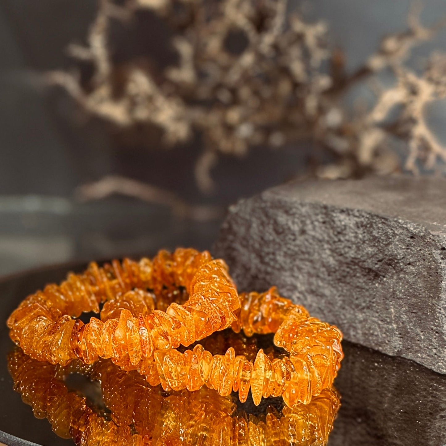 Elastīgas dzintara aproces