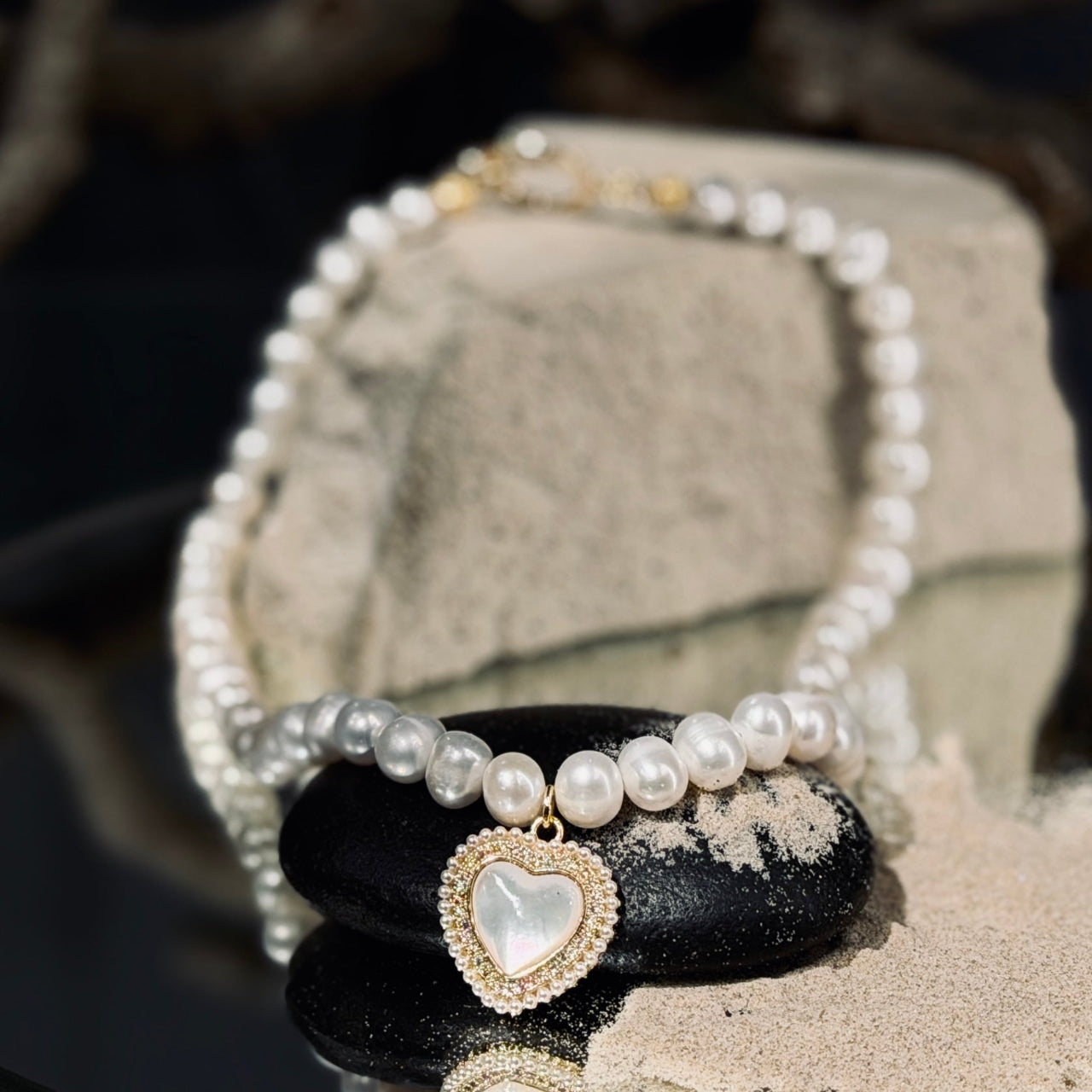 Balto upes pērļu kaklarota PERLAMUTRA SIRDS