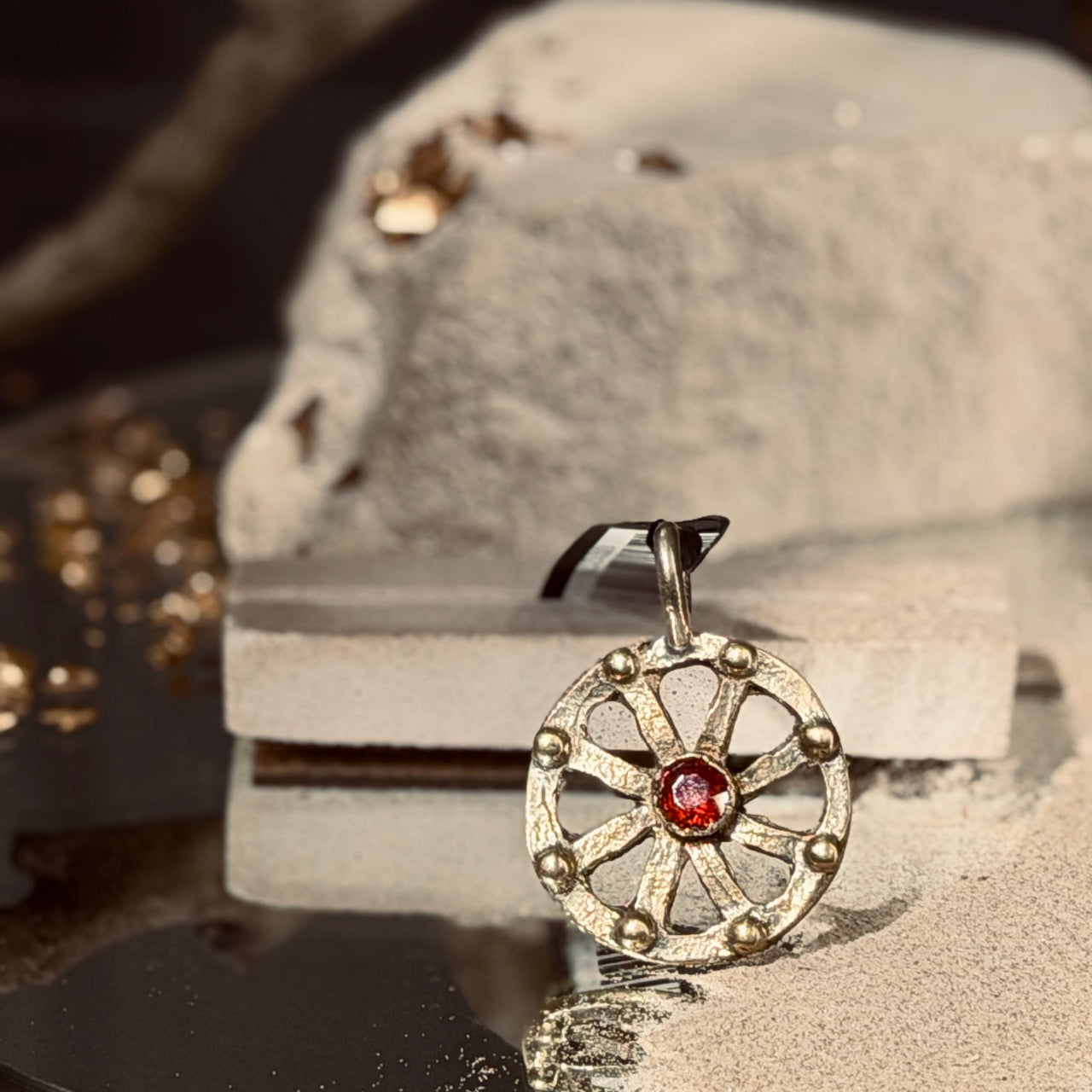 Misiņa kuloni SAULES RATS