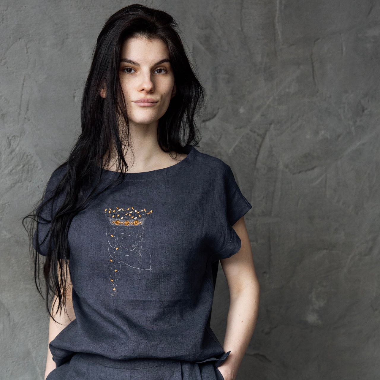 Izšūta lina blūzīte DŪMAKA