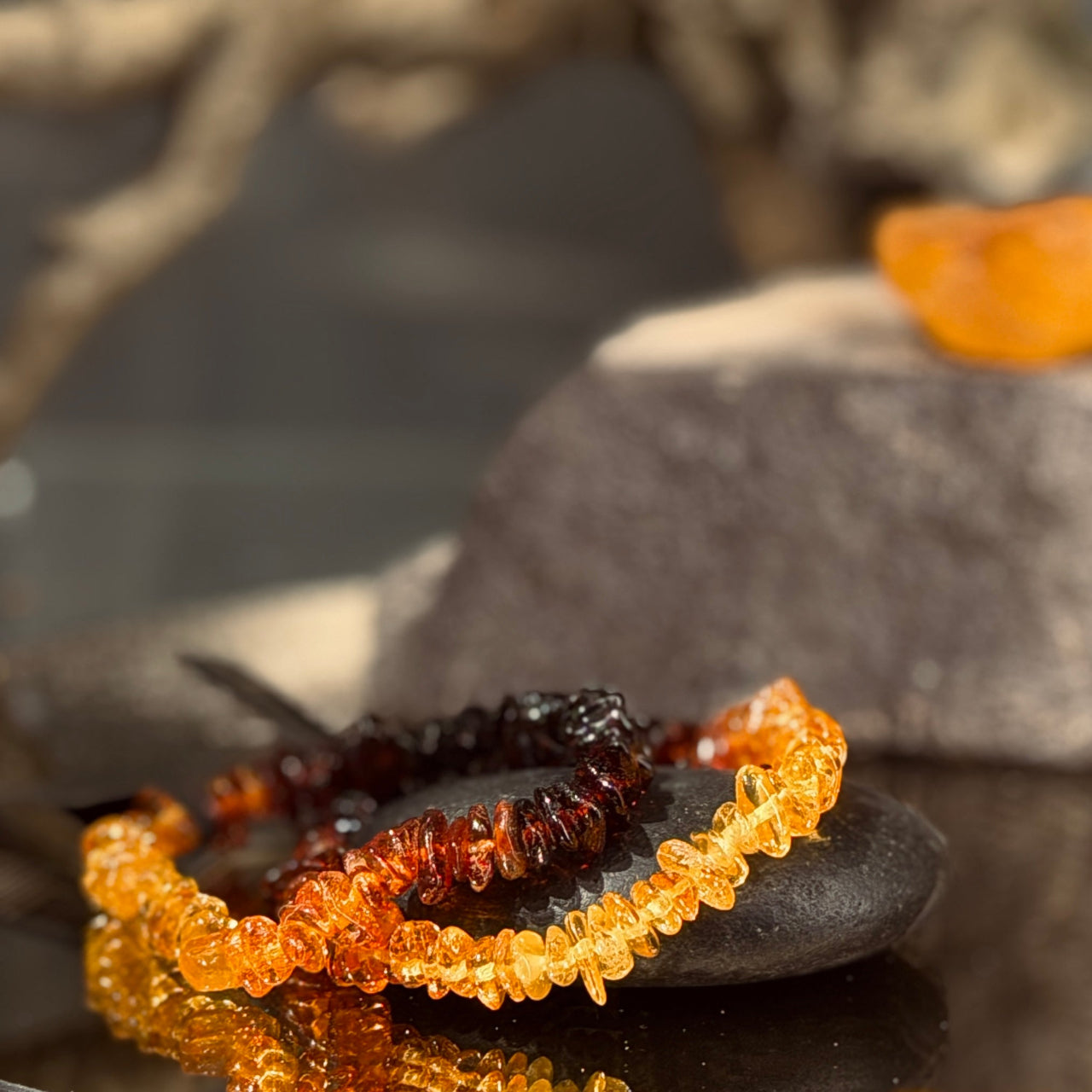 Elastīgas dzintara aproces