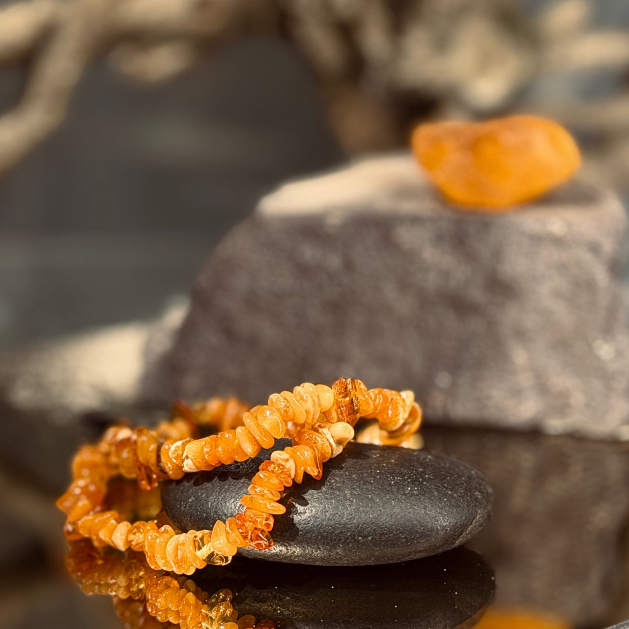 Elastīgas dzintara aproces