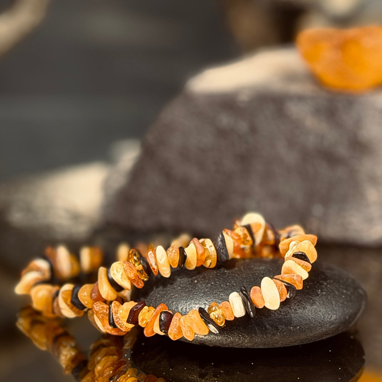 Elastīgas dzintara aproces