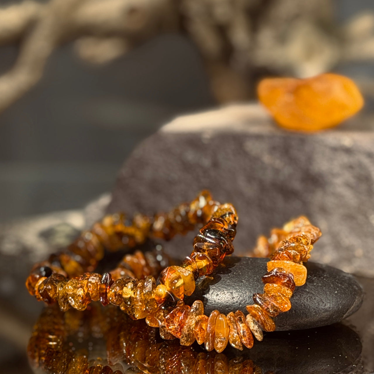 Elastīgas dzintara aproces