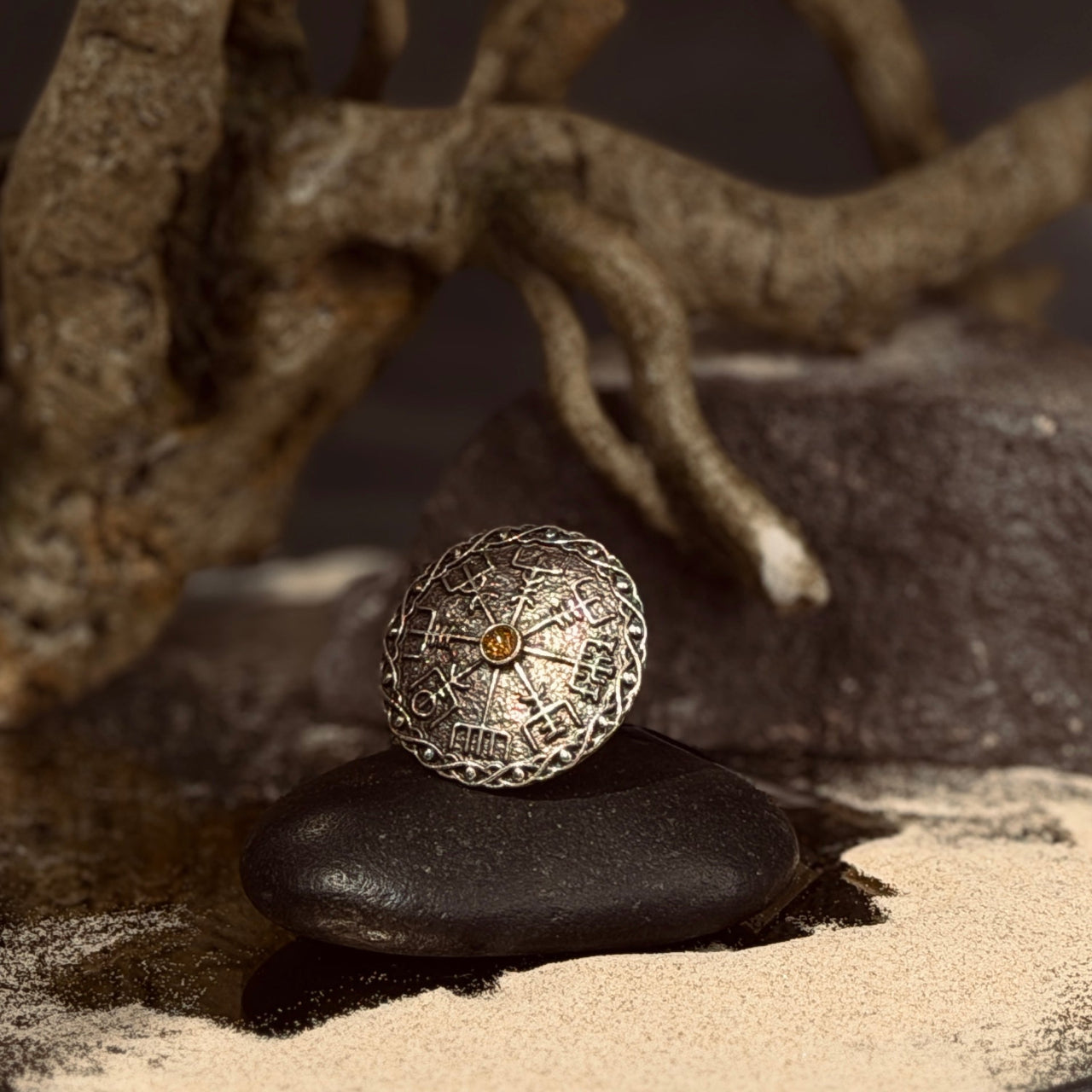 Sudraba gredzens RŪNAS ar DZINTARA ACI