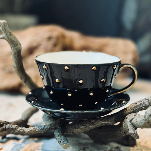 Porcelāna kafijas krūzes ar apakštasīti ZELTA PUMPIŅA