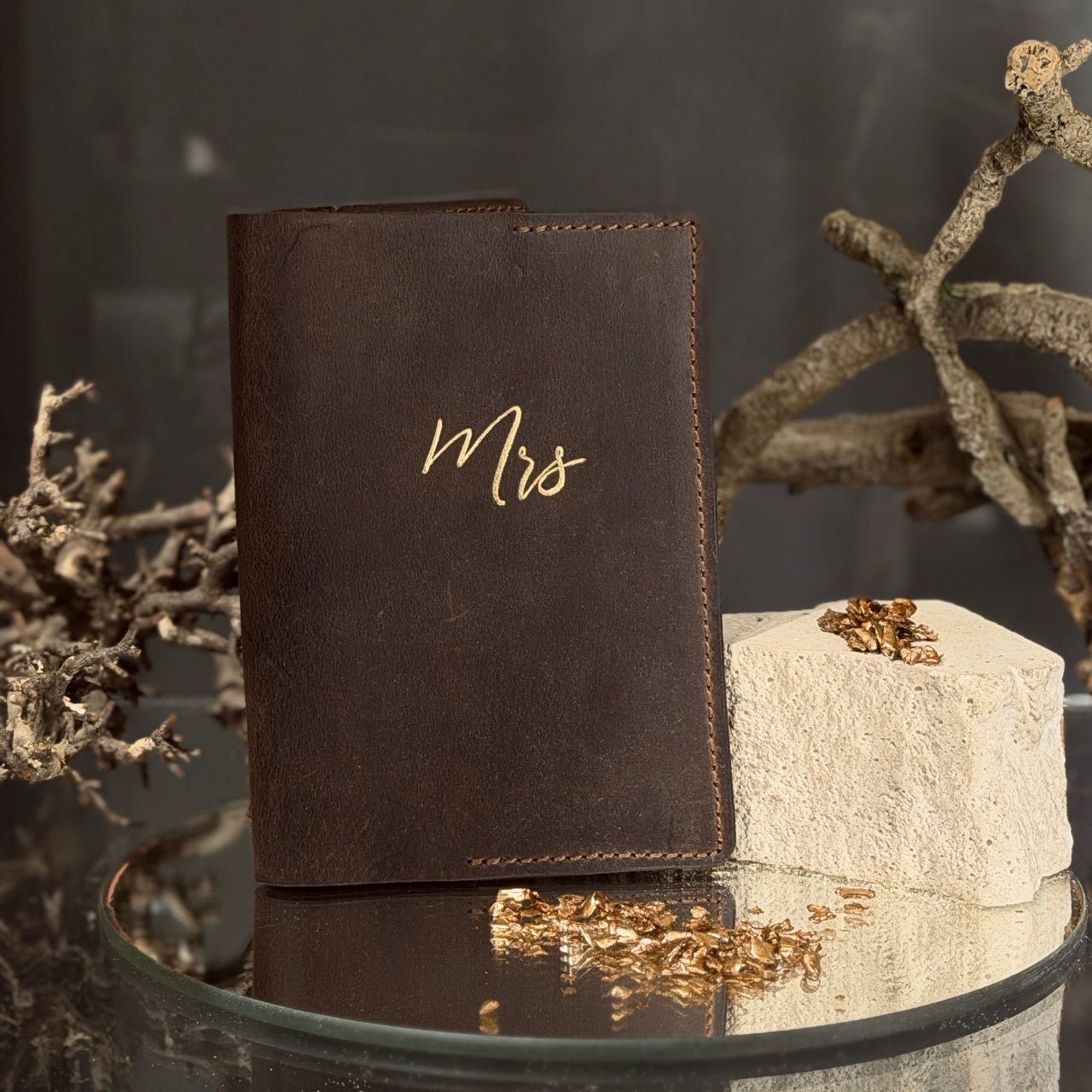 Ādas pases vāki Mrs. & Ms