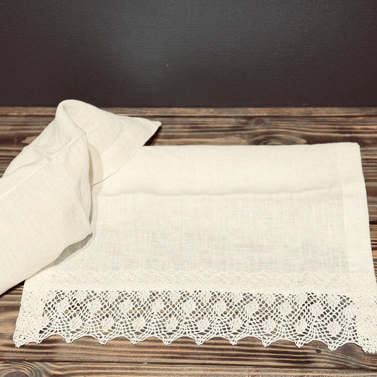 Lina galda celiņš "PIENEŅPŪKA" ar retro mežģīni