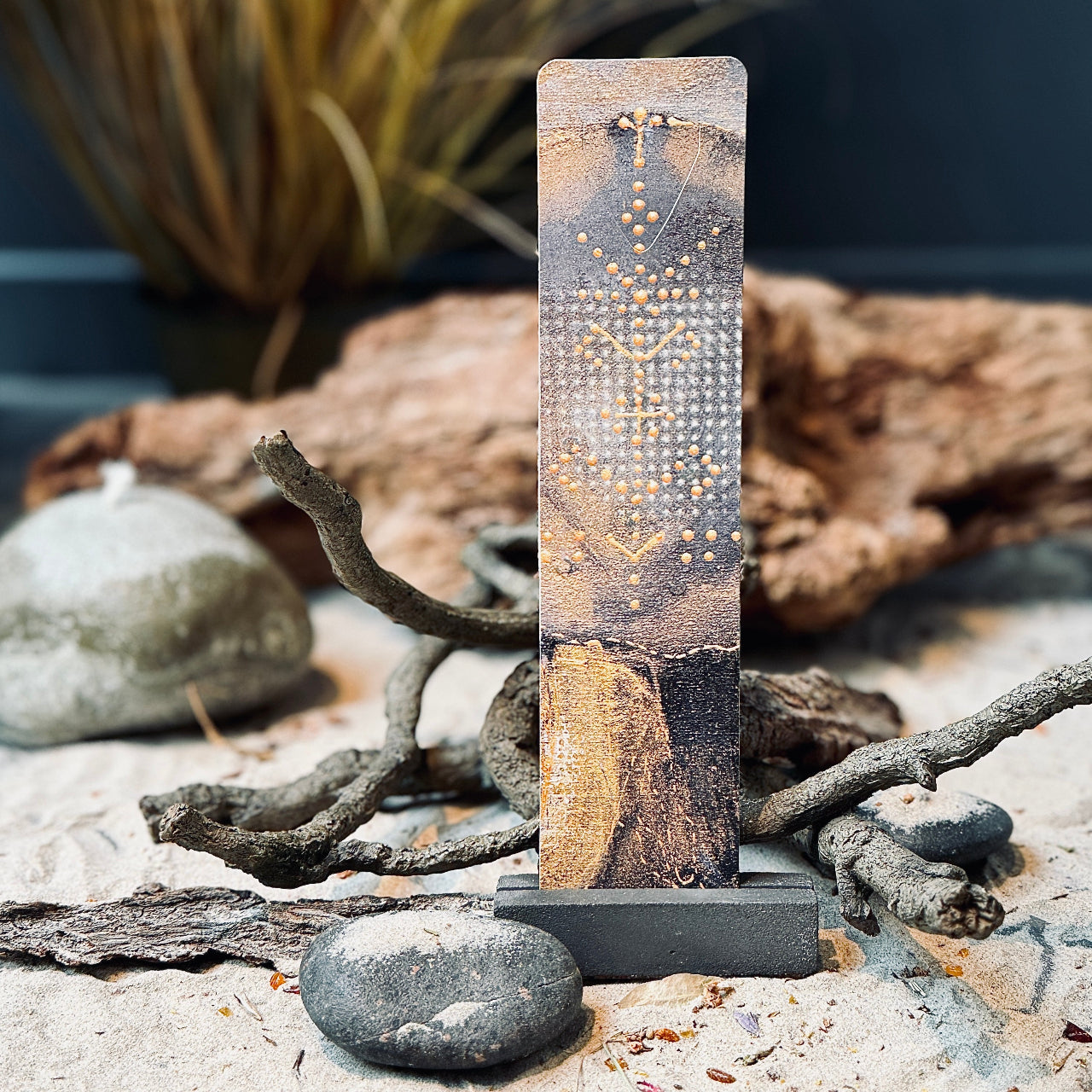 Grāmatzīmes DIEVĪBAS un LATVIEŠU SPĒKA ZĪMES