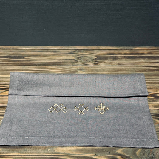 Izšūti lina galda celiņi PELNU MĀJA