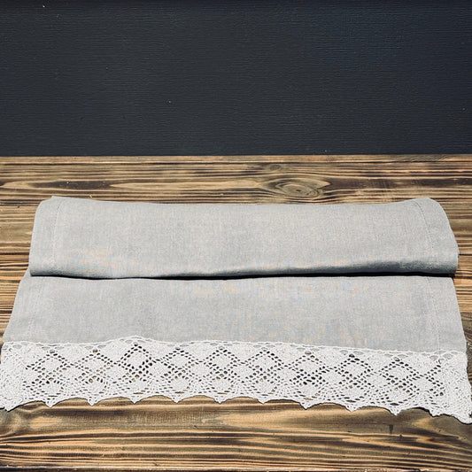 Lina galda celiņš "SUDRABEGLE" ar retro mežģīni