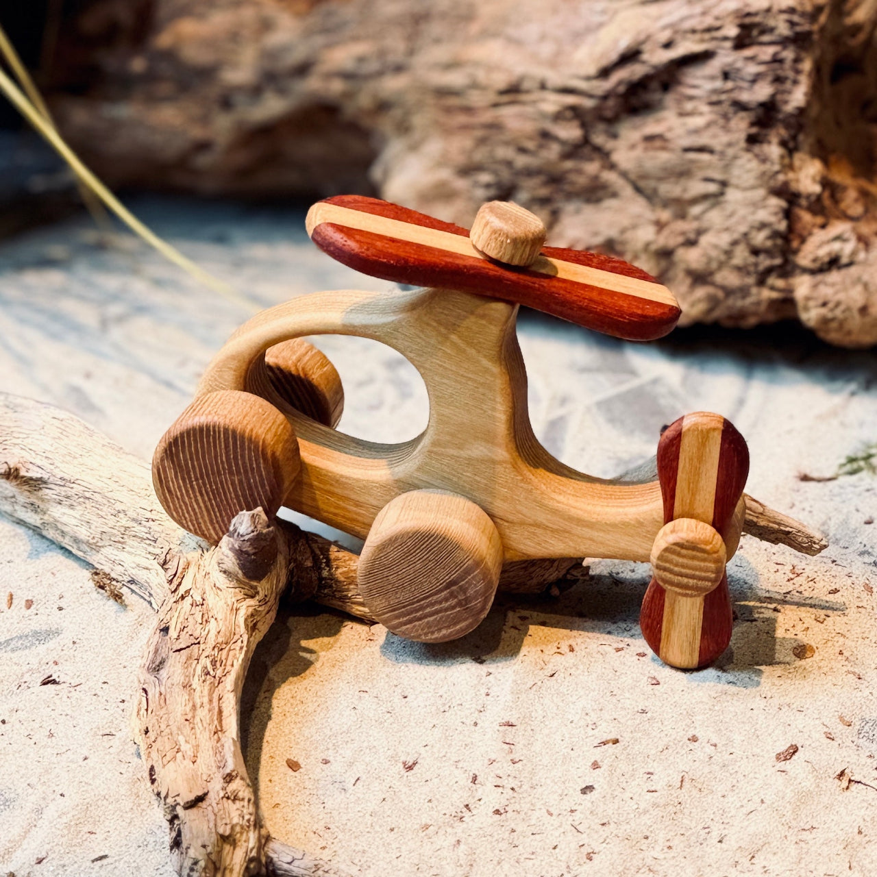 Koka rotaļlieta HELIKOPTERIS