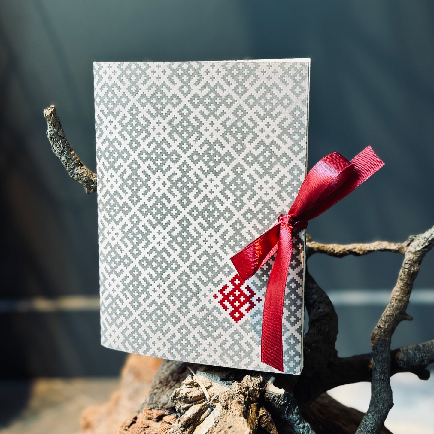 Piezīmju blociņš RAKSTU RAKSTOS ar lentu