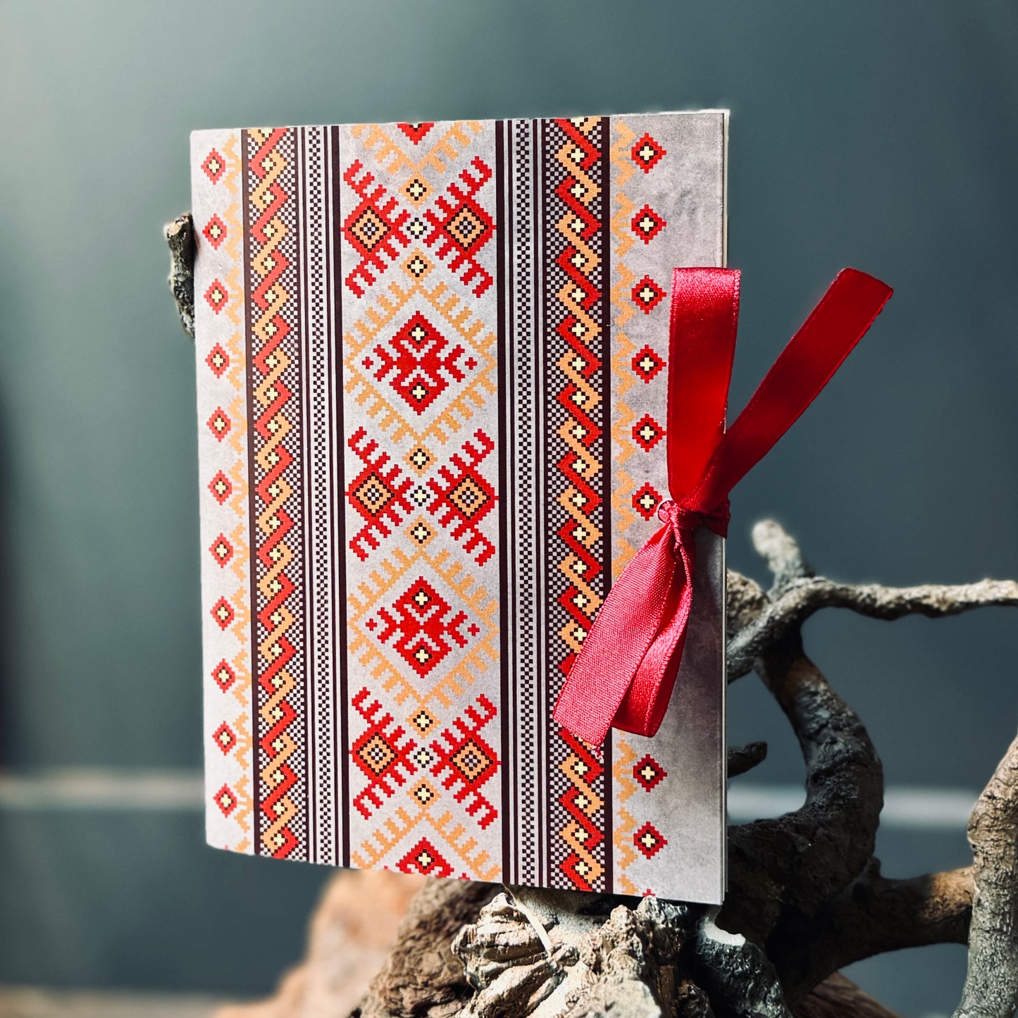 Piezīmju blociņš RAKSTU RAKSTOS ar lentu