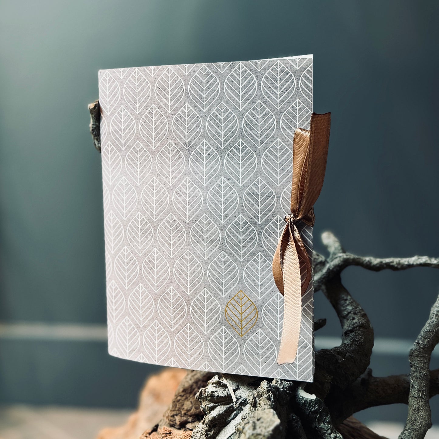 Piezīmju blociņš RAKSTU RAKSTOS ar lentu