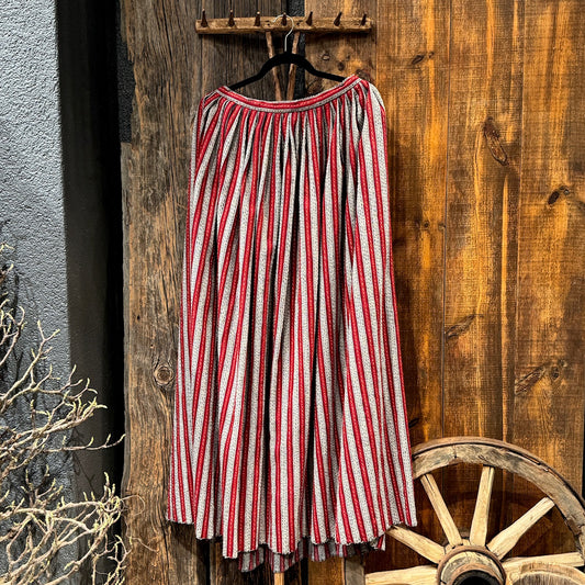 Tautastērpa bruncis LAUNKALNE