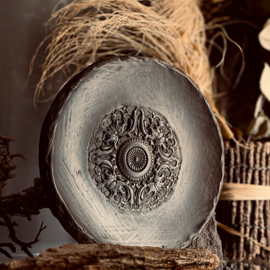 Melnās keramikas šķīvītis MANDALA