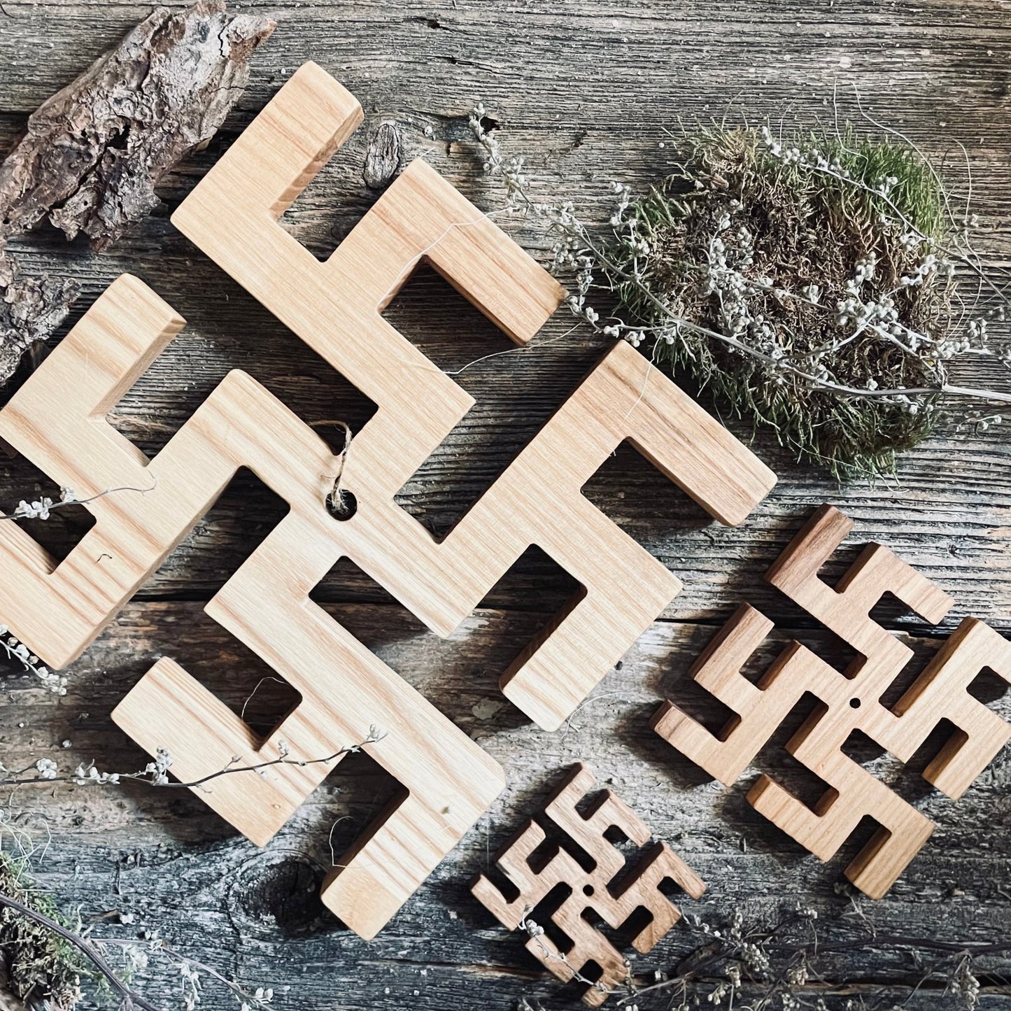 Latviešu spēka koka zīme UGUNSKRUSTS