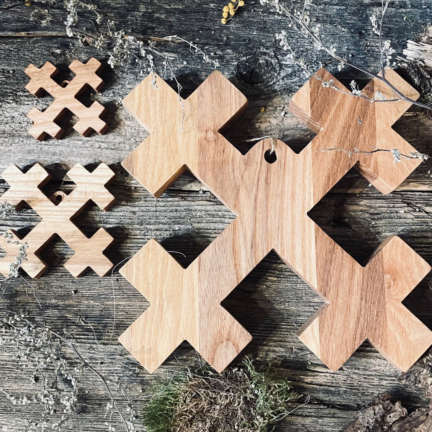 Latviešu spēka koka zīme MĀRAS KRUSTS