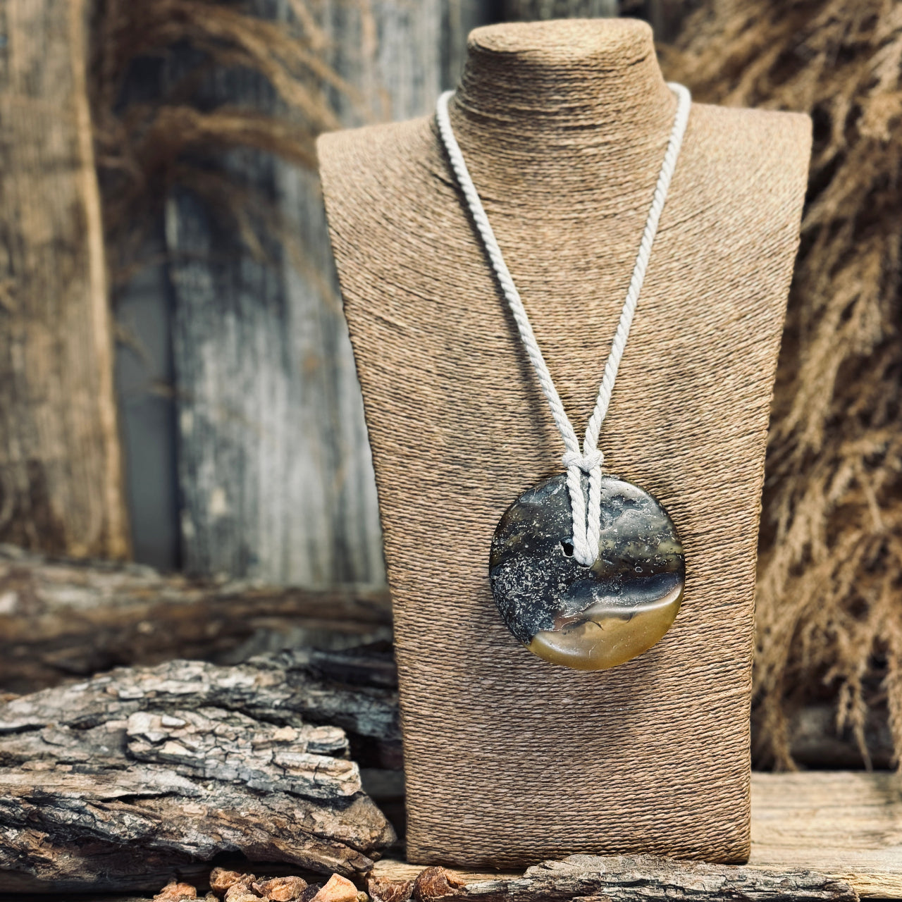 Dzintara kulons DISKS lina auklā