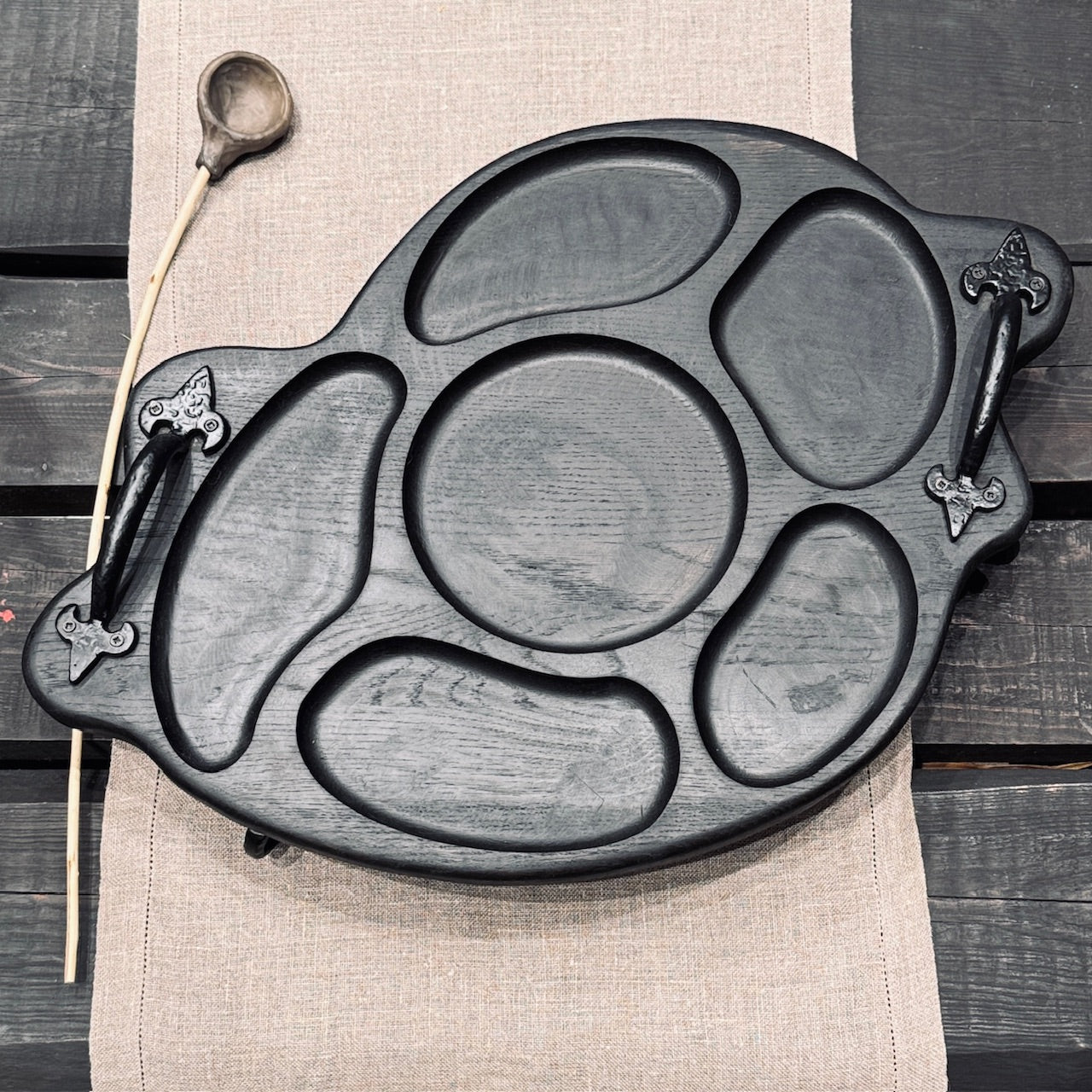 Ozolkoka paplāte ar kaltiem rokturiem