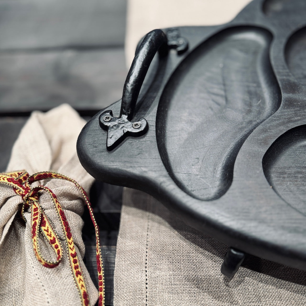 Ozolkoka paplāte ar kaltiem rokturiem