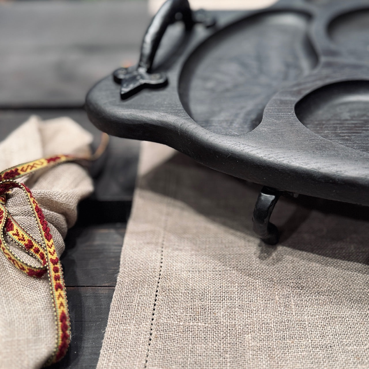 Ozolkoka paplāte ar kaltiem rokturiem