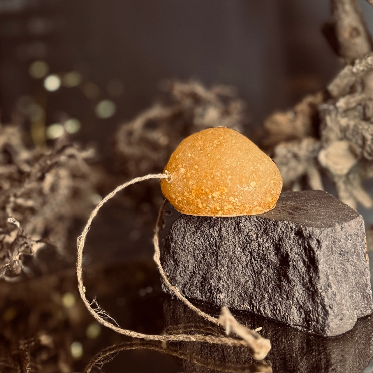 Akmens ziepes striķī