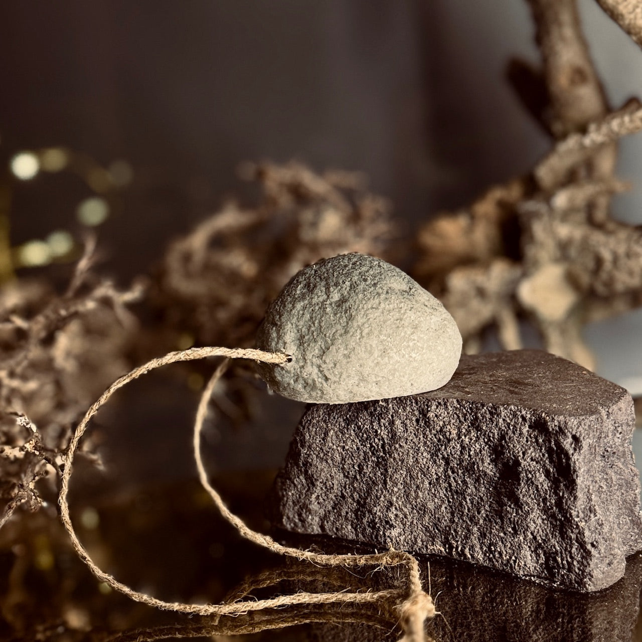 Akmens ziepes striķī