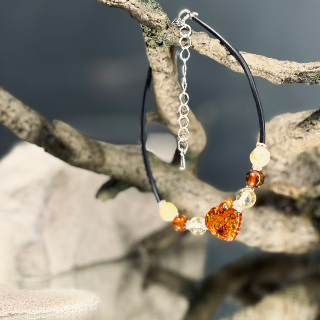 Dzintara aproce DZINTARA SIRDS ar melnu silikonu